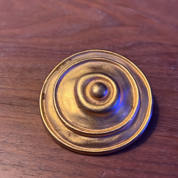 Granny core gold circular brooch, vintage. Mob wife, classic, 90s. - Picture 2 of 3